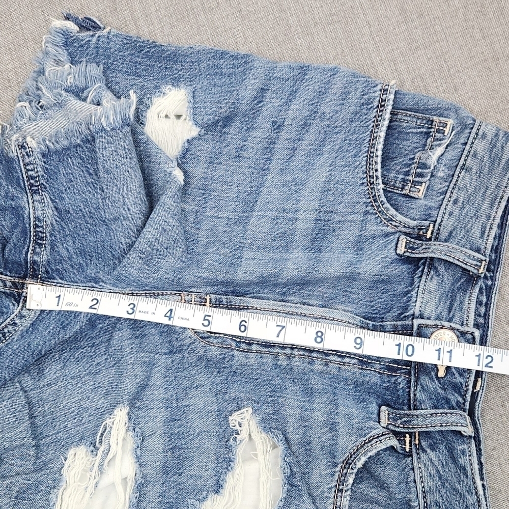 Hollister Ultra High-Rise 90s Distressed Style Shorts 100% Cotton. 0 - Picture 6 of 10